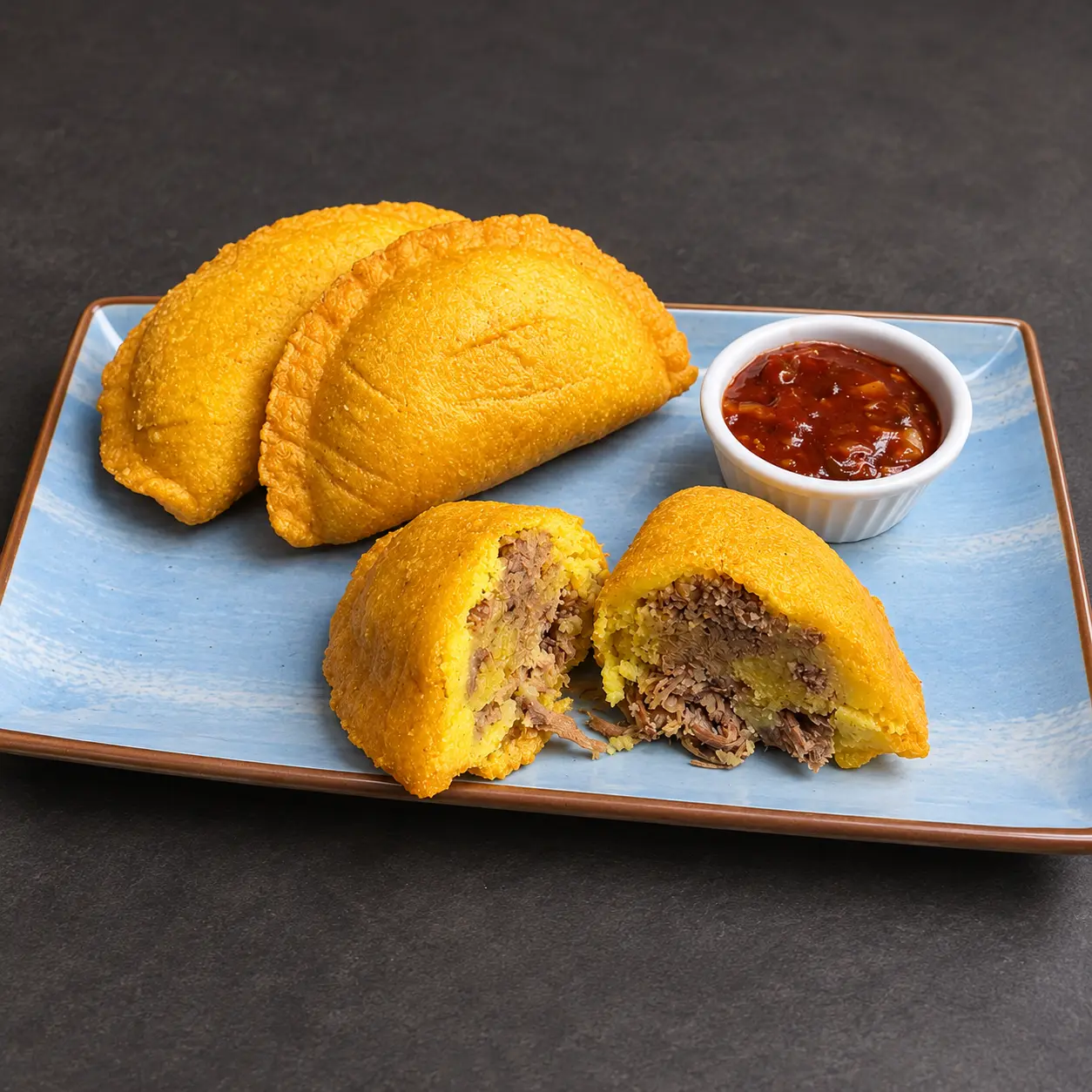 Empanadas colombianas de ternera mechada y patata