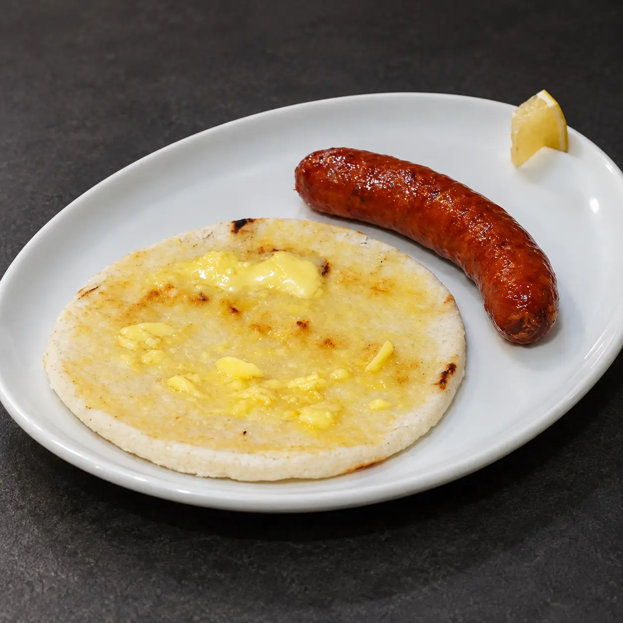 Chorizo Santarrosano con arepa