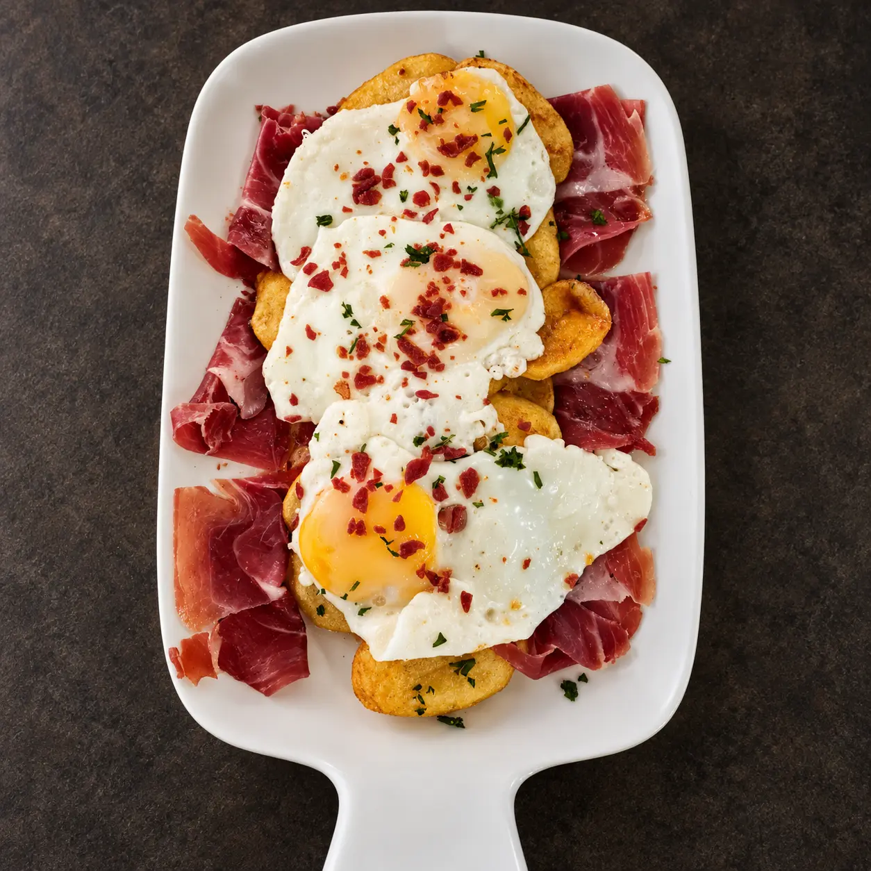Huevos rotos con jamón
